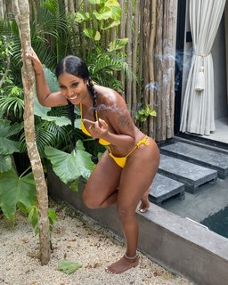 Bernice Burgos feet photo thumbnail