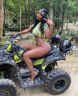 Bernice Burgos feet photo thumbnail