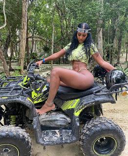 Bernice Burgos feet photo thumbnail