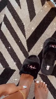 Bernice Burgos feet photo thumbnail