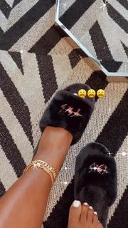 Bernice Burgos feet photo thumbnail