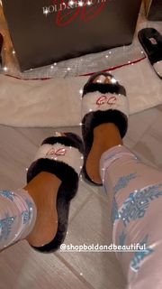Bernice Burgos feet photo thumbnail