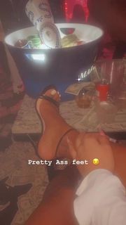 Bernice Burgos feet photo thumbnail