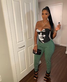 Bernice Burgos feet photo thumbnail