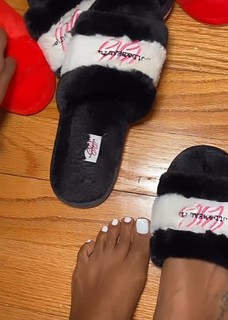Bernice Burgos feet photo thumbnail