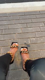 Bernice Burgos feet photo thumbnail