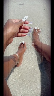 Bernice Burgos feet photo thumbnail