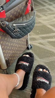 Bernice Burgos feet photo thumbnail