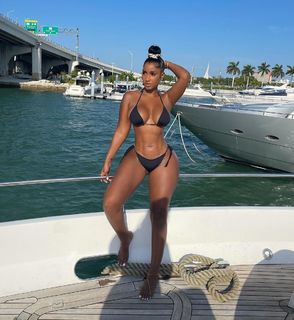 Bernice Burgos feet photo thumbnail