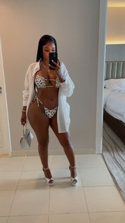 Bernice Burgos feet photo thumbnail