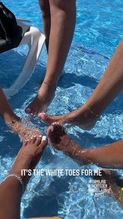 Bernice Burgos feet photo thumbnail