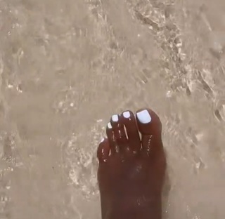 Bernice Burgos feet photo thumbnail