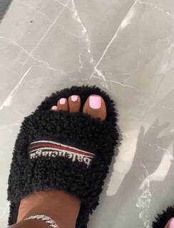 Bernice Burgos feet photo thumbnail