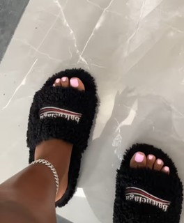 Bernice Burgos feet photo thumbnail