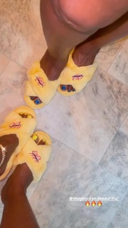 Bernice Burgos feet photo thumbnail