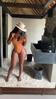 Bernice Burgos feet photo thumbnail
