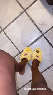 Bernice Burgos feet photo thumbnail