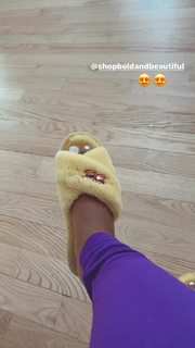 Bernice Burgos feet photo thumbnail