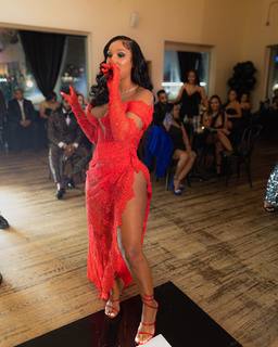 Bernice Burgos feet photo thumbnail