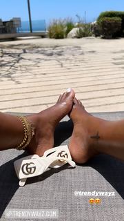 Bernice Burgos feet photo thumbnail