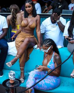 Bernice Burgos feet photo thumbnail