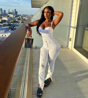 Bernice Burgos feet photo thumbnail