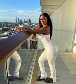Bernice Burgos feet photo thumbnail