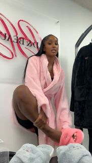 Bernice Burgos feet photo thumbnail