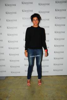 Berrak Tüzünataç feet photo 10