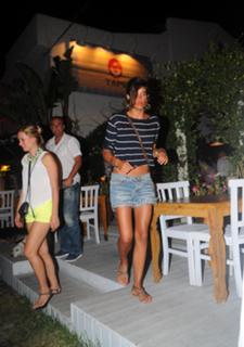Berrak Tüzünataç feet photo 4