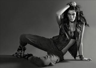 Berrak Tüzünataç feet photo 18
