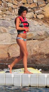 Berrak Tüzünataç feet photo 11
