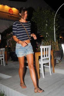 Berrak Tüzünataç feet photo 11