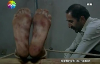 Berrak Tüzünataç feet photo 10