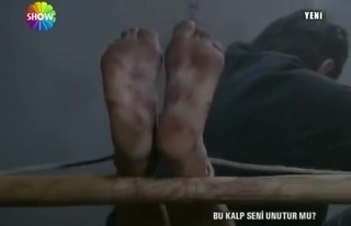 Berrak Tüzünataç feet photo 9