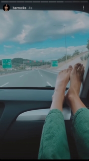 Berrak Tüzünataç feet photo 19