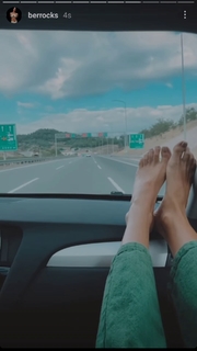 Berrak Tüzünataç feet photo 18