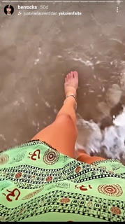Berrak Tüzünataç feet photo 16