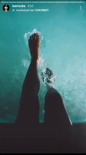 Berrak Tüzünataç feet photo 12