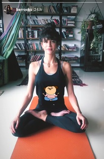 Berrak Tüzünataç feet photo 5