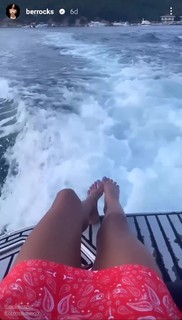 Berrak Tüzünataç feet photo 2