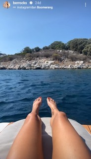 Berrak Tüzünataç feet photo 7
