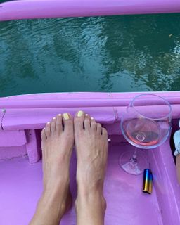 Berrak Tüzünataç feet photo 15