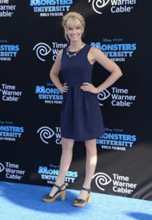 Beth Behrs feet photo thumbnail