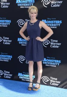 Beth Behrs feet photo thumbnail