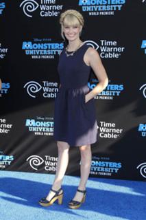 Beth Behrs feet photo thumbnail