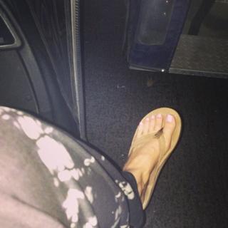 Beth Behrs feet photo thumbnail