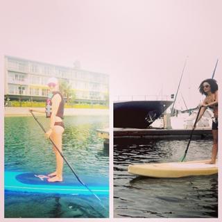 Beth Behrs feet photo thumbnail