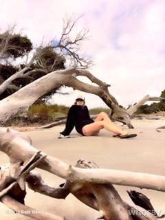 Beth Behrs feet photo thumbnail