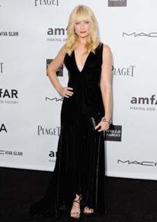 Beth Behrs feet photo thumbnail